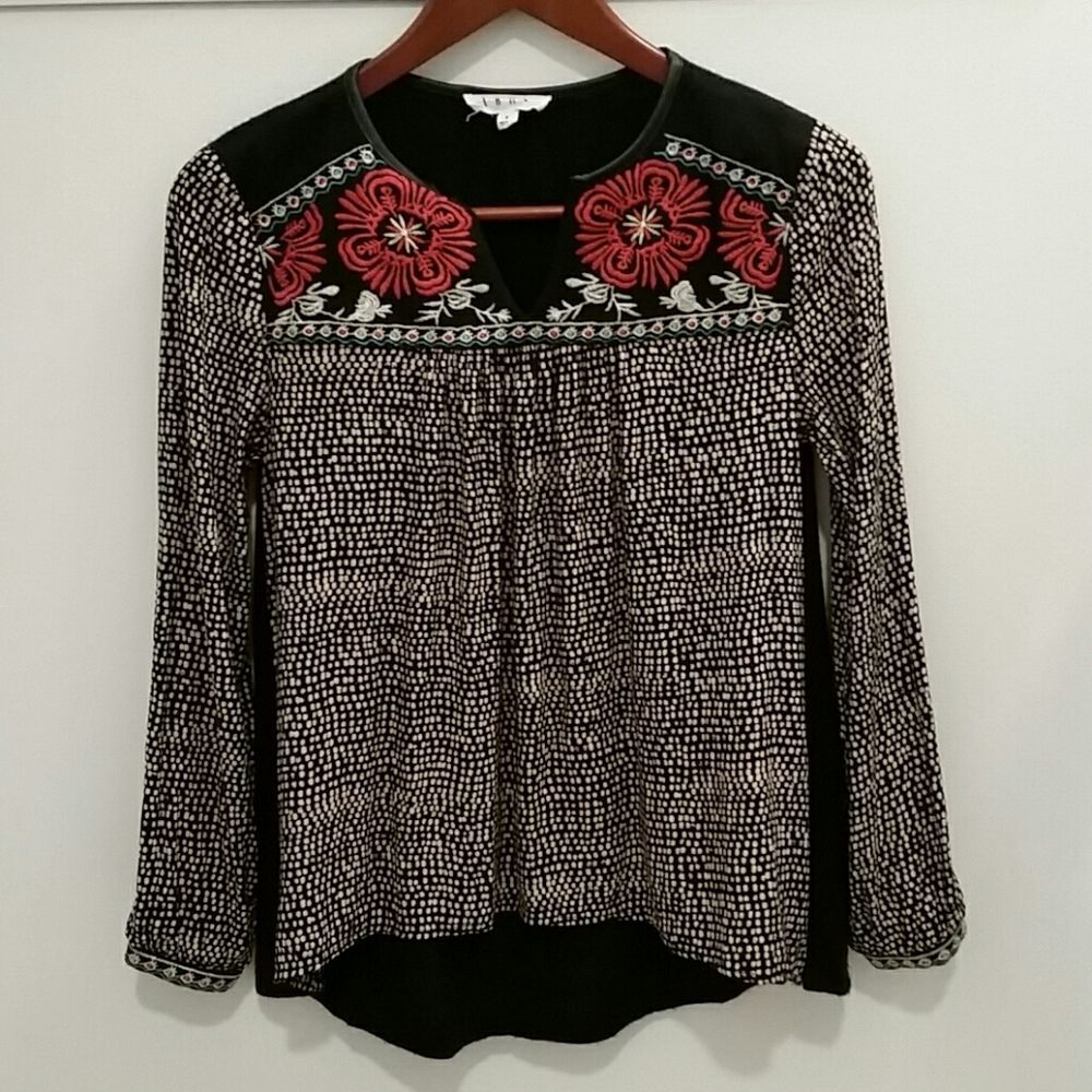 THML Embroidered 100% Rayon Top Size Small